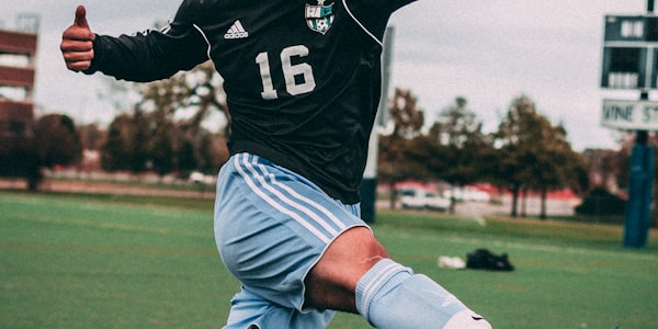 2014年世界杯德国队夺冠后庆祝胜利的彩色照片